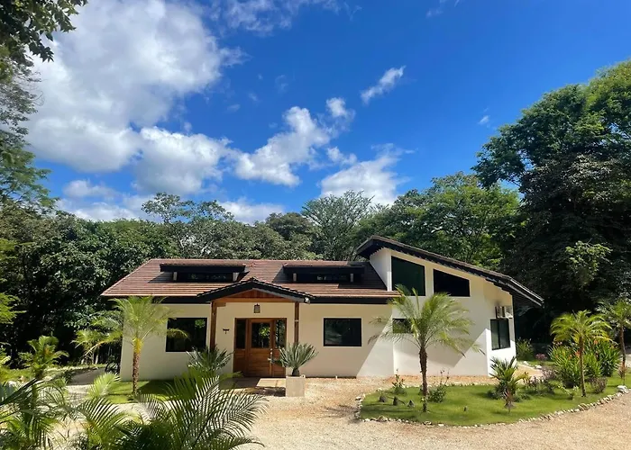 Stunning With Pool, Gym & Tennis