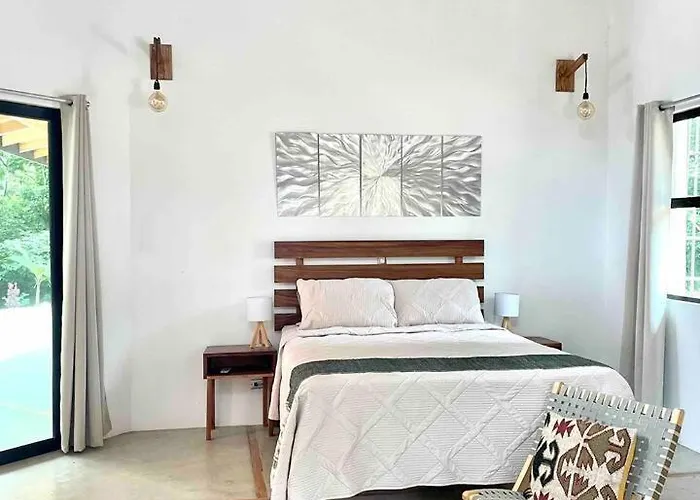 Hébergement de vacances Stunning With Pool, Gym & Tennis *