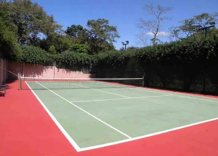 Hébergement de vacances Stunning With Pool, Gym & Tennis Paraíso